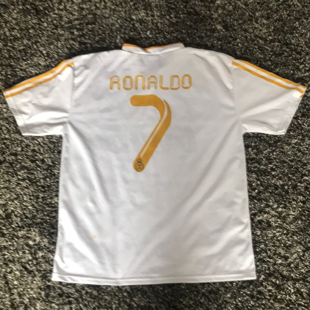 Ronaldo shirt.
